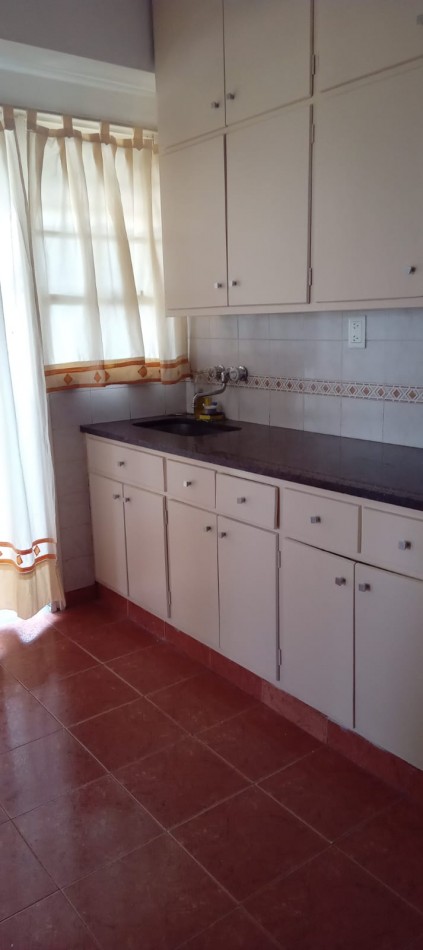 Curuzu Cuatia 2400. Departamento 3 ambientes.