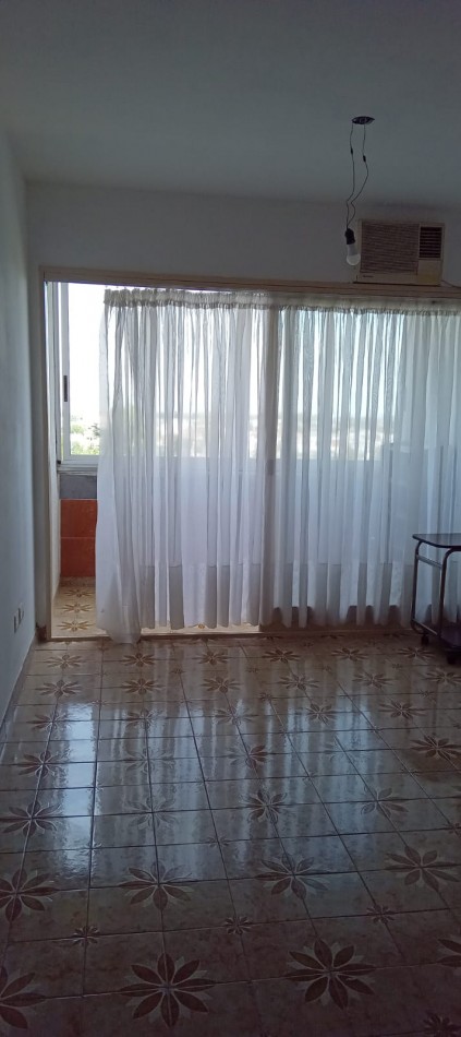 Curuzu Cuatia 2400. Departamento 3 ambientes.