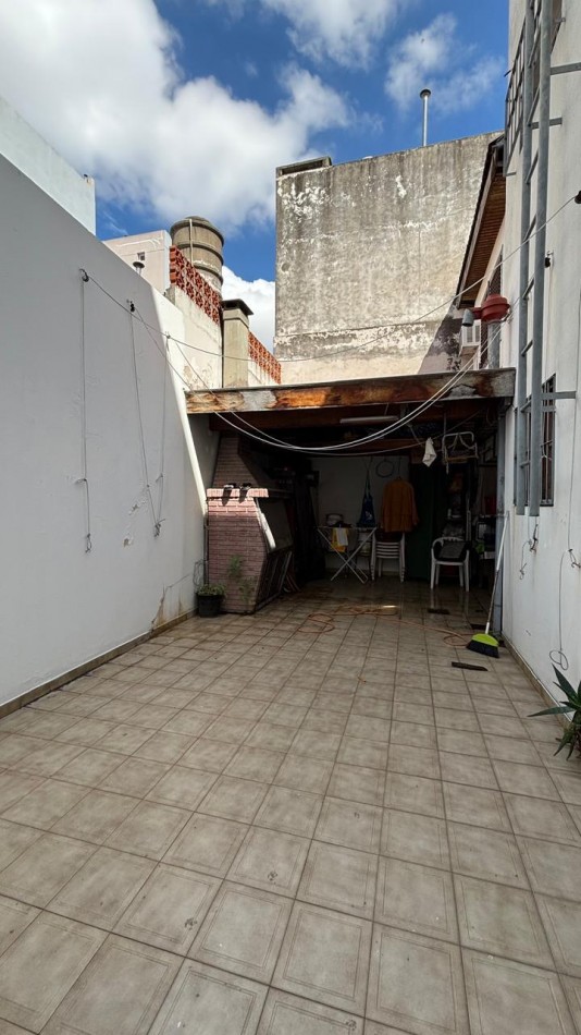 Alpatacal 6600. Casa 4 ambientes con patio y garage.