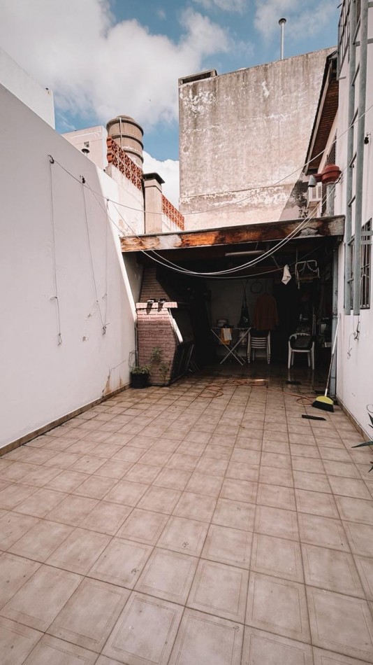 Alpatacal 6600. Casa 4 ambientes con patio y garage.