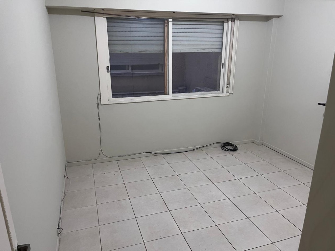 Av. Avellaneda 3500. Departamento 2 ambientes interno. 