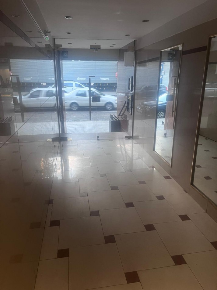 Av. Avellaneda 3500. Departamento 2 ambientes interno. 