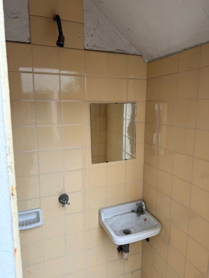 Rivera Indarte 2300. Casa multifamiliar
