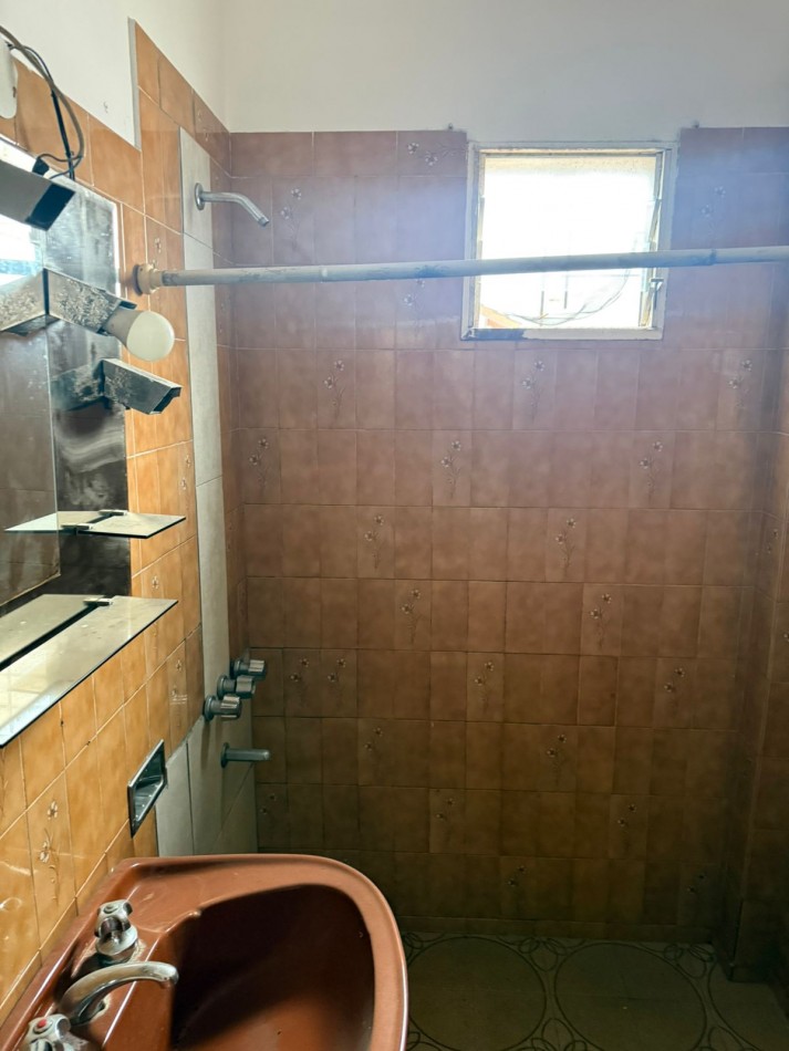 Rivera Indarte 2300. Casa multifamiliar