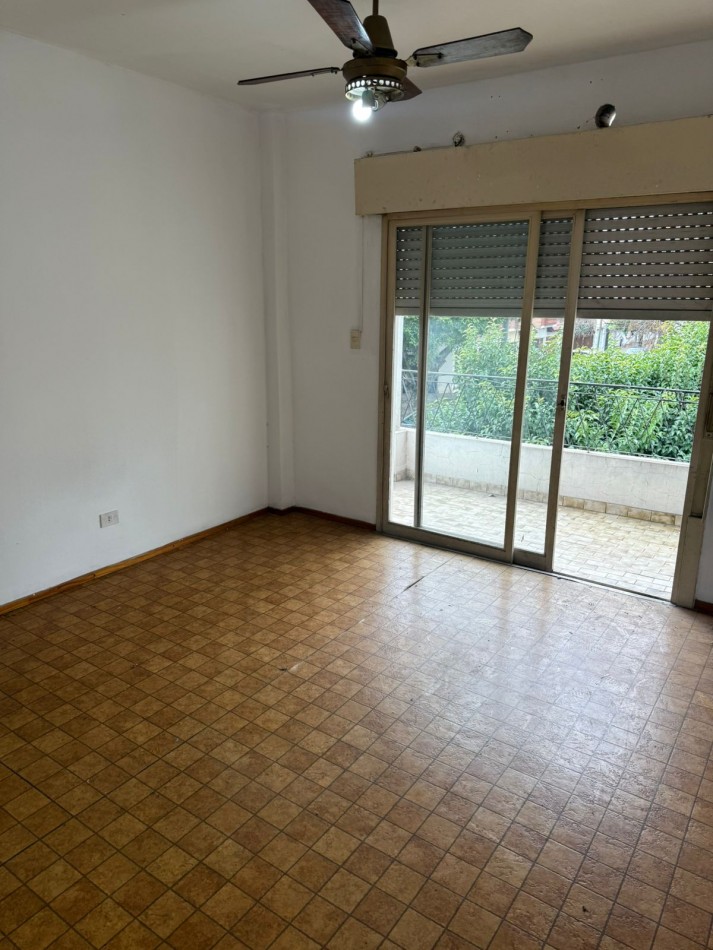 Rivera Indarte 2300. Casa multifamiliar