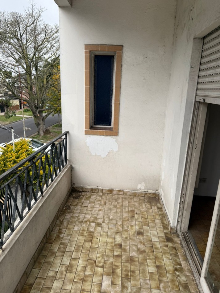 Rivera Indarte 2300. Casa multifamiliar