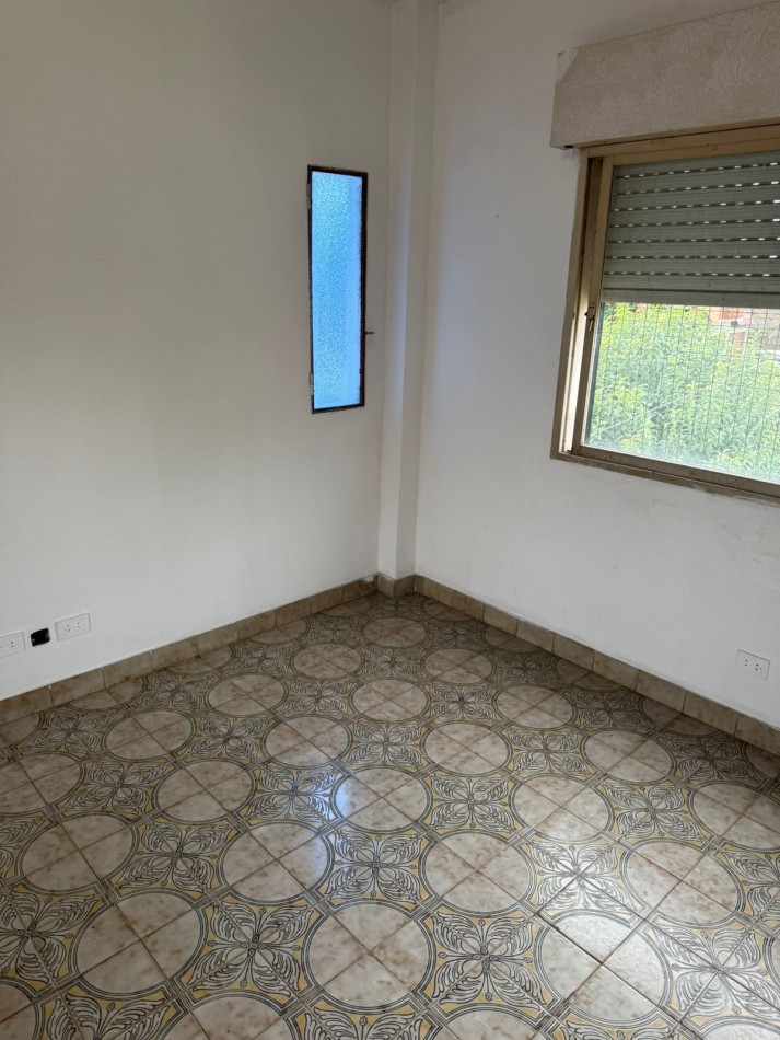 Rivera Indarte 2300. Casa multifamiliar