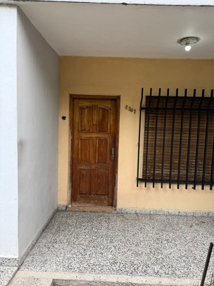 Rivera Indarte 2300. Casa multifamiliar