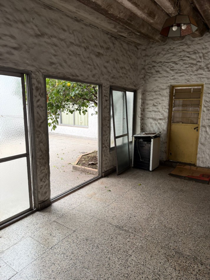 Rivera Indarte 2300. Casa multifamiliar