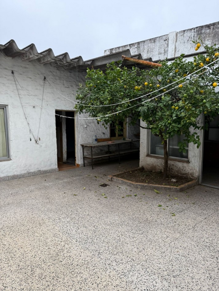 Rivera Indarte 2300. Casa multifamiliar