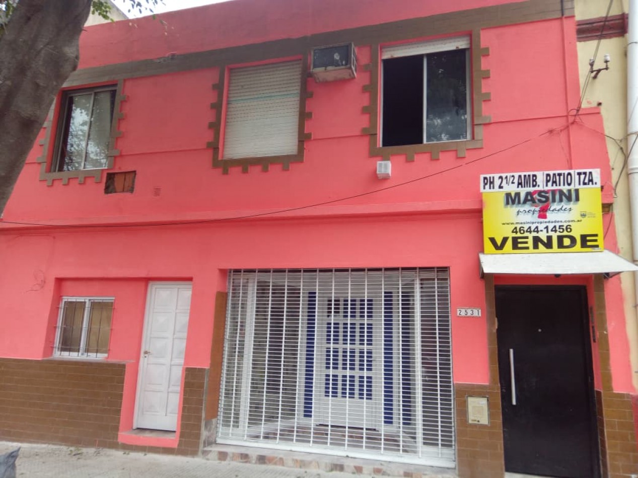 Timoteo Gordillo 2500. PH 2 1/2 ambientes patio y terraza.