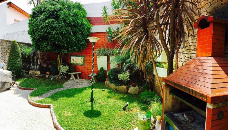 Caaguazú 7300. Chalet 4 ambientes.