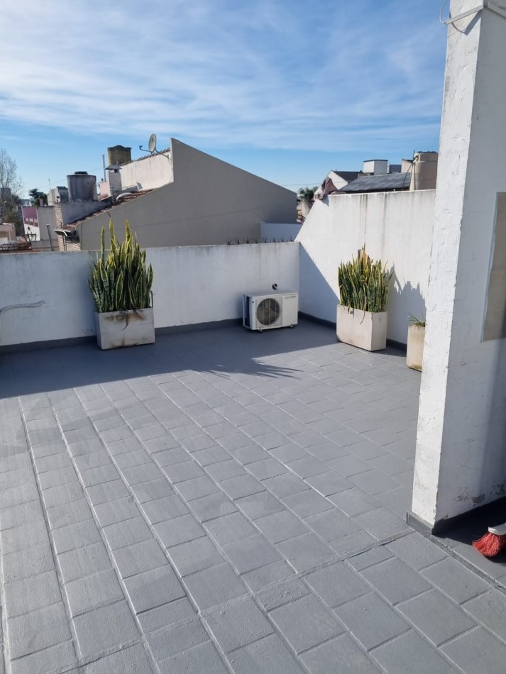 Carhue 1300. PH 3 ambientes.