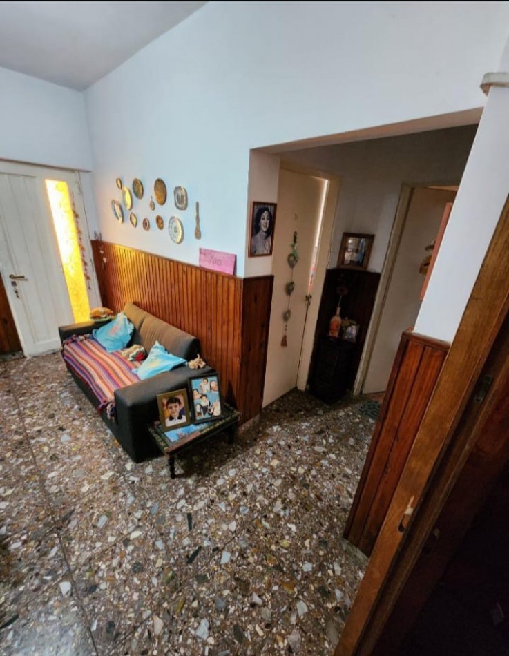 Naon 700. PH 3 ambientes contrafrente con patio y terraza.
