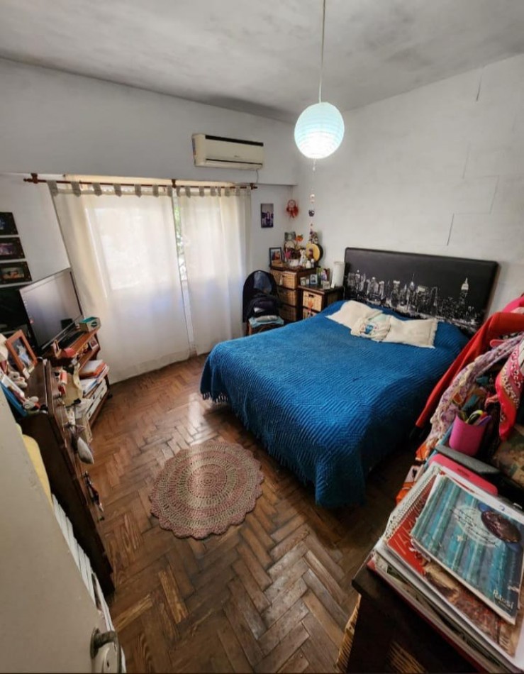 Naon 700. PH 3 ambientes contrafrente con patio y terraza.