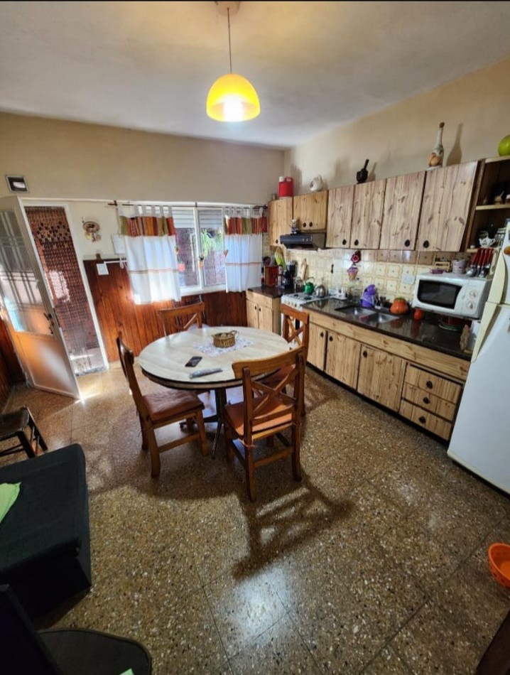 Naon 700. PH 3 ambientes contrafrente con patio y terraza.