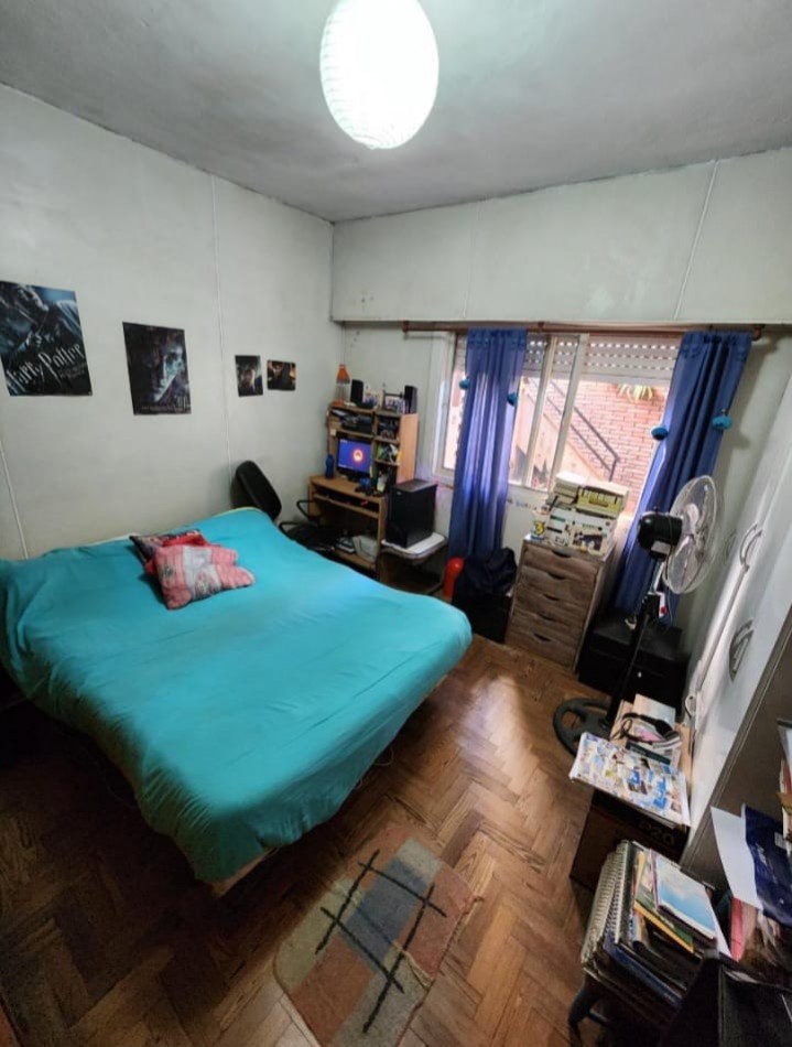 Naon 700. PH 3 ambientes contrafrente con patio y terraza.