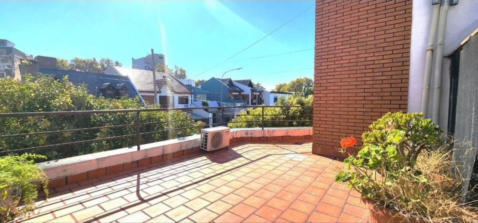 Ercilla 7000. Casa 4 ambientes.