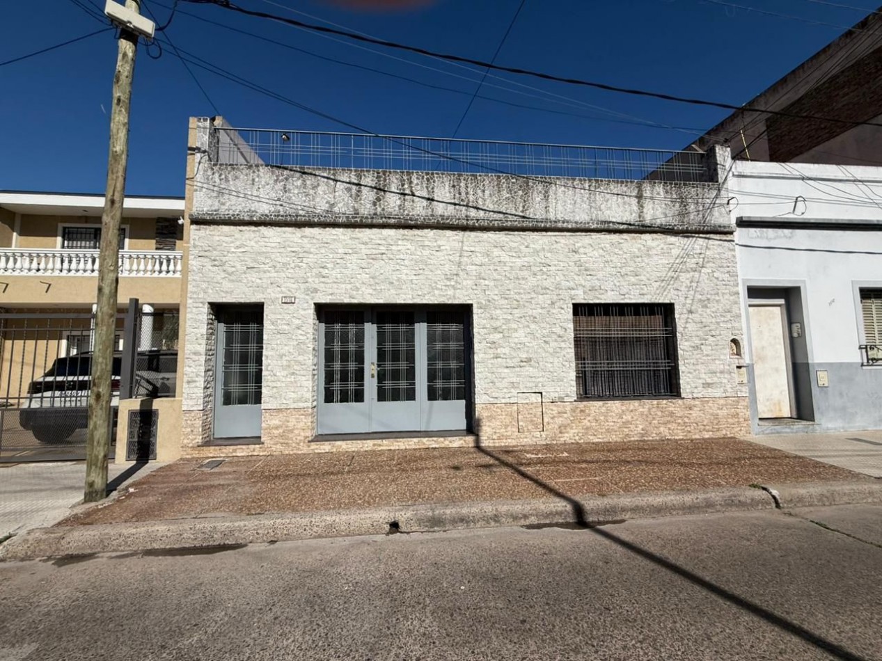 Pila 7300. Casa 5 ambientes.