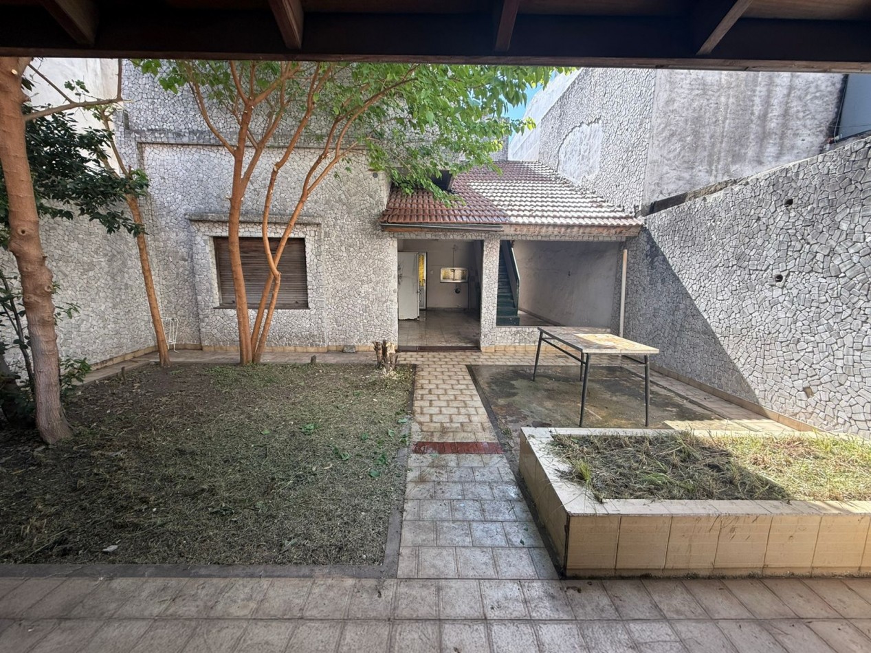 Pila 7300. Casa 5 ambientes.