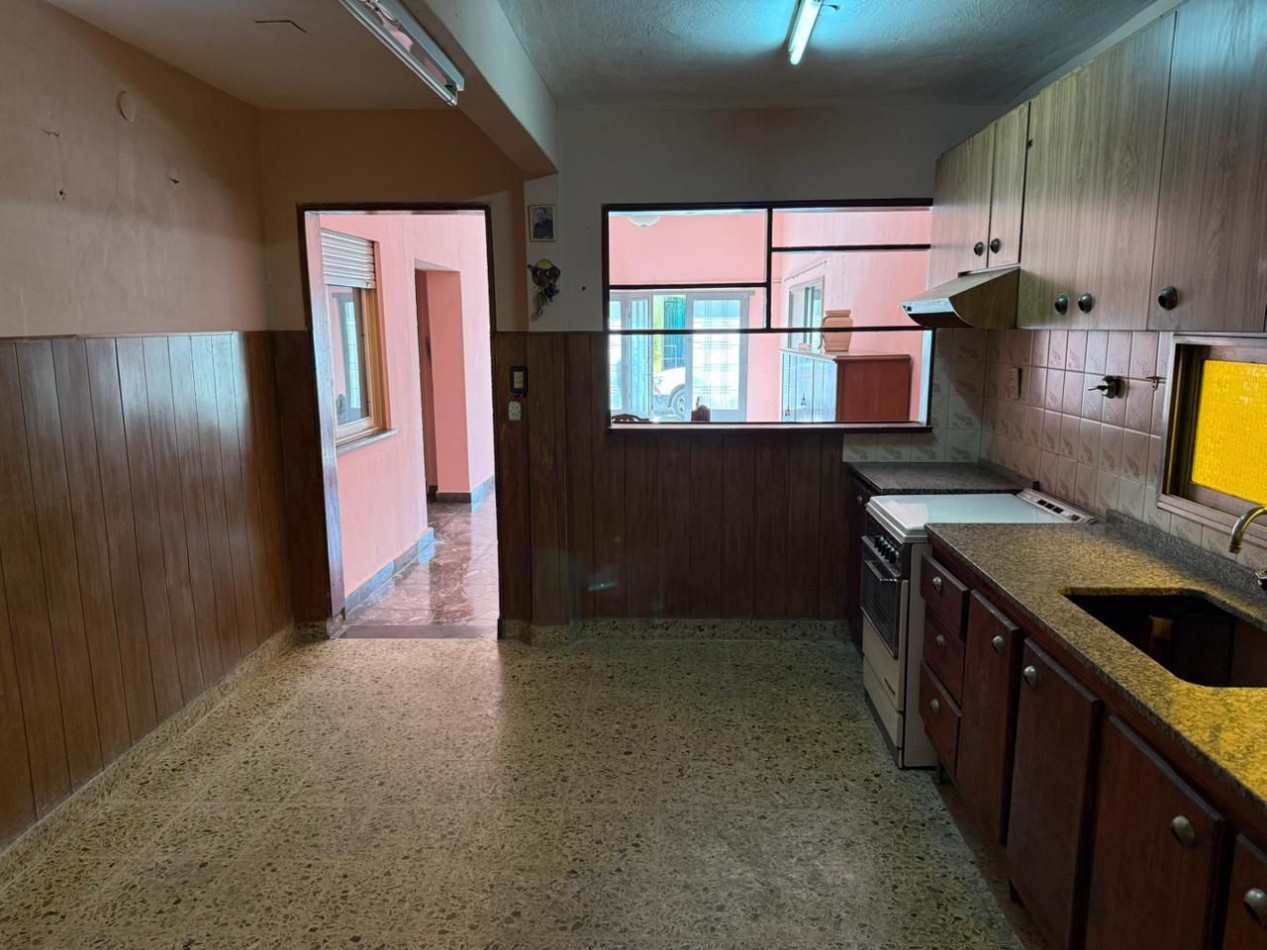 Pila 7300. Casa 5 ambientes.