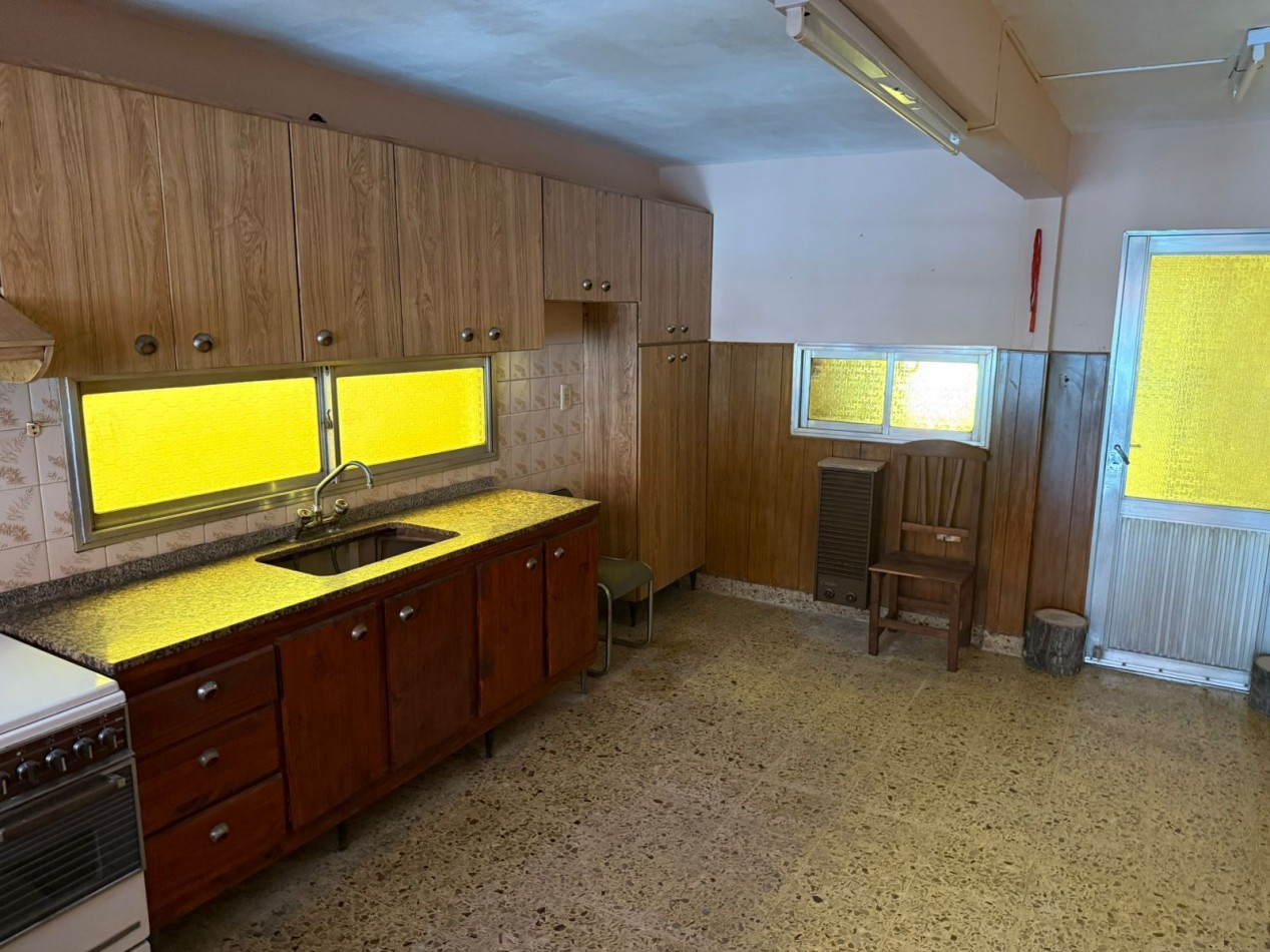 Pila 7300. Casa 5 ambientes.