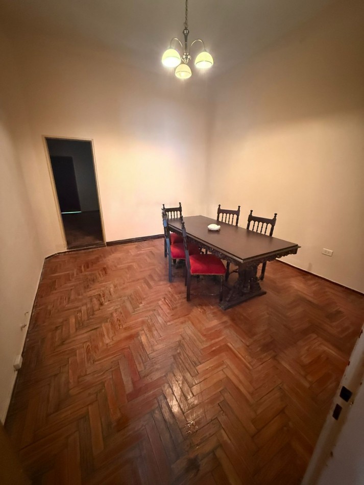 Pila 7300. Casa 5 ambientes.