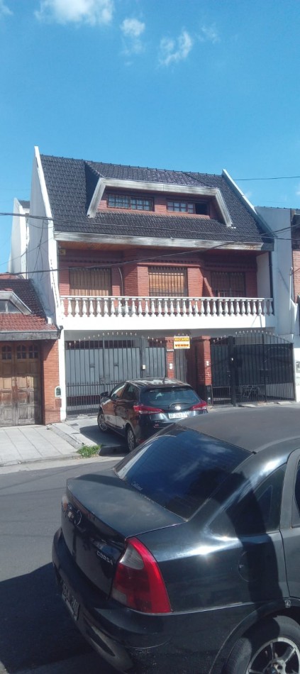 Zequeira 7100. Triplex 3 ambientes.