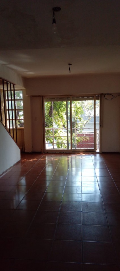 Martiniano Leguizamon 700. PH/Duplex 3 ambientes al frente.