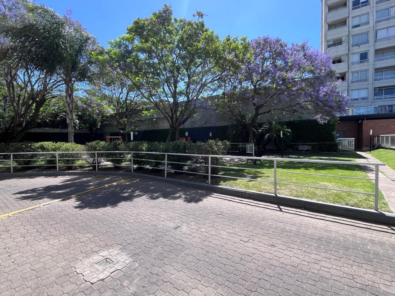 Juan Bautista Alberdi 5800. Departamento 2 ambientes con cochera.