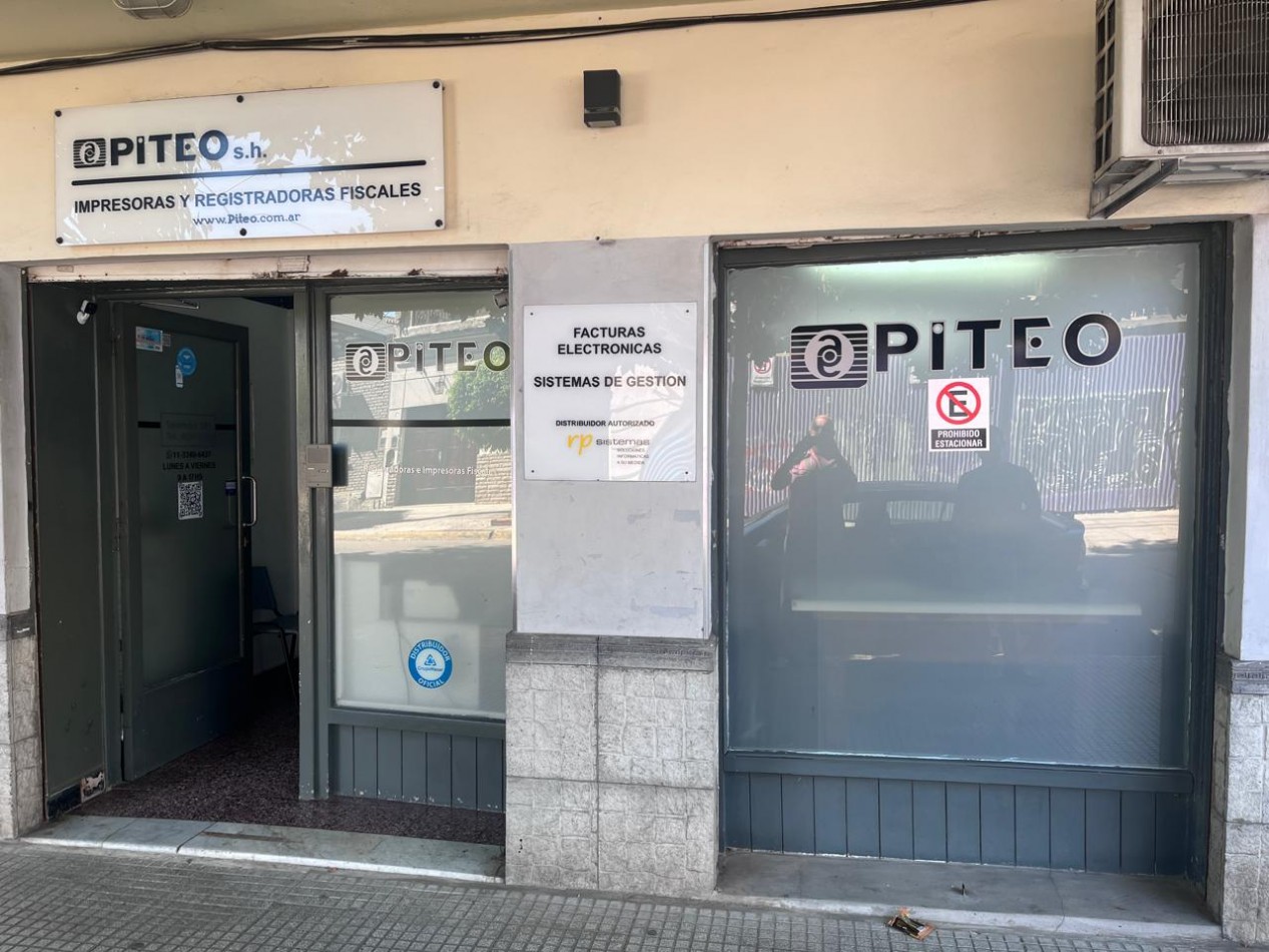 Saavedra 300. Local.