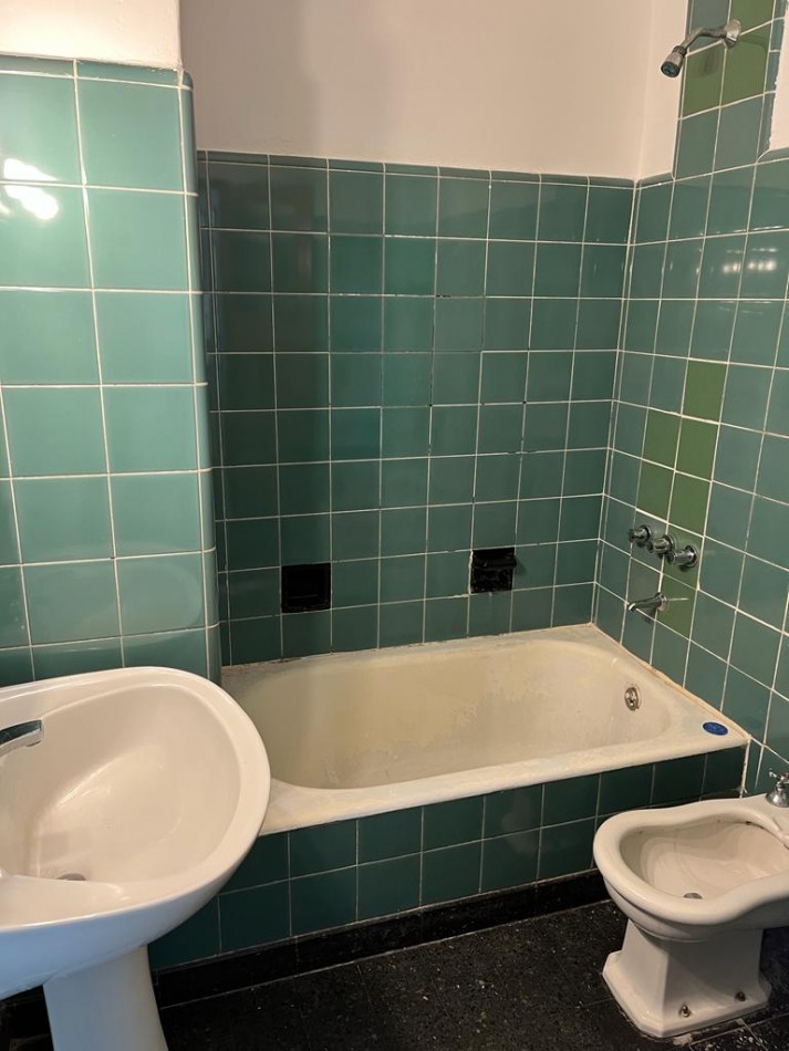 Emilio Castro 6800. Departamento 2 ambientes frente.