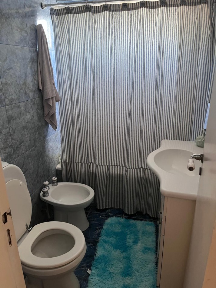 Sarandi 1100. Departamento 3 ambientes frente.