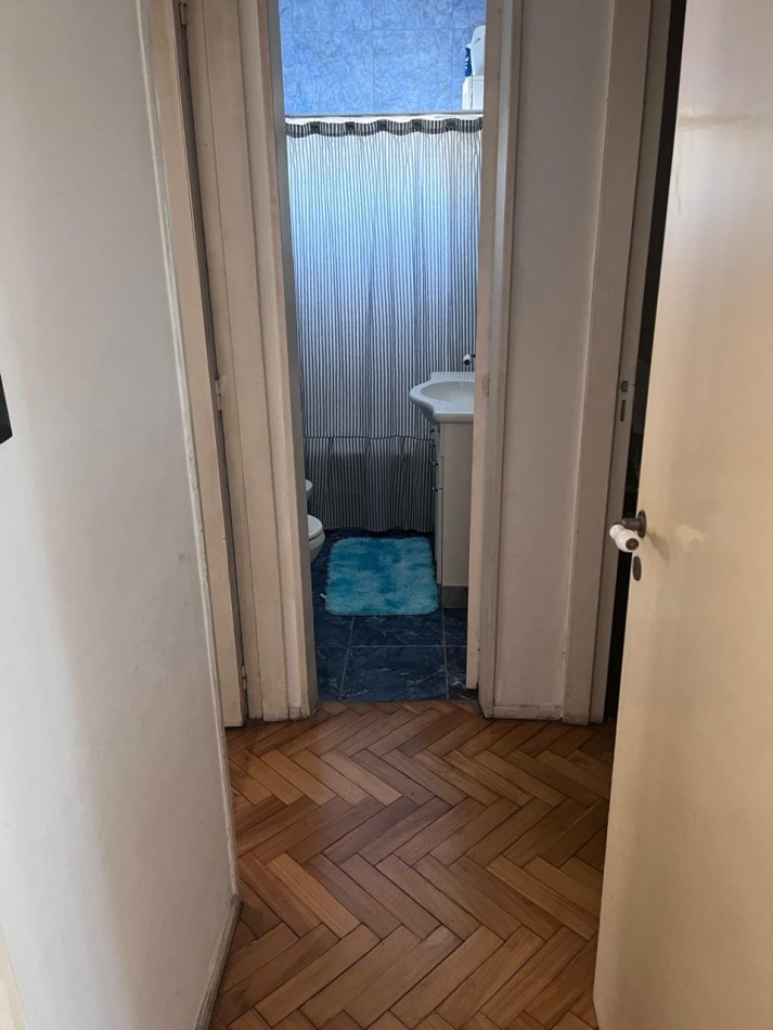 Sarandi 1100. Departamento 3 ambientes frente.