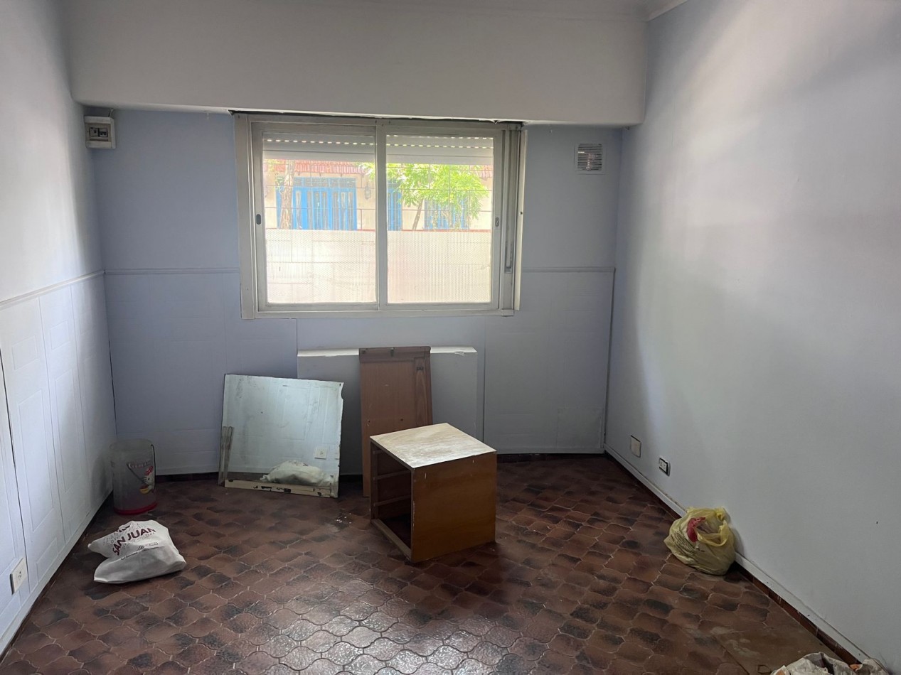 Chascomus 5200. PH 2 ambientes al frente con terraza.