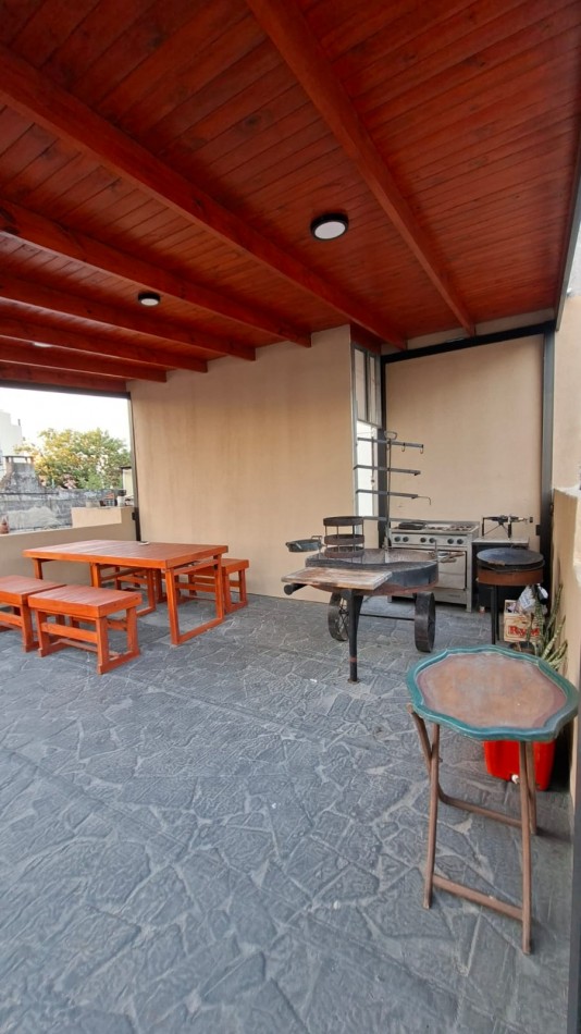 Escalada 900. PH 3 ambientes planta baja.