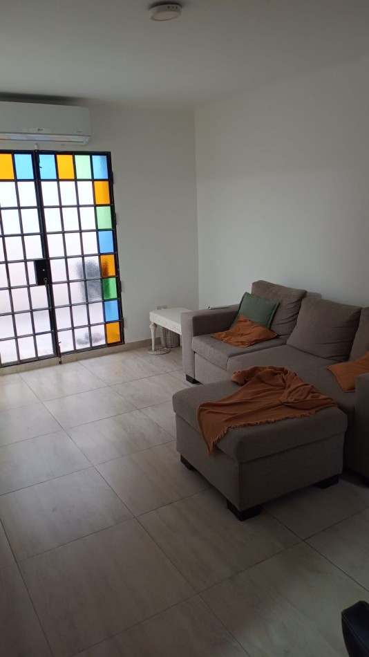 Escalada 900. PH 3 ambientes planta baja.