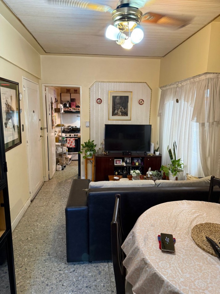 Guamini 1200. Departamento 3 ambientes.