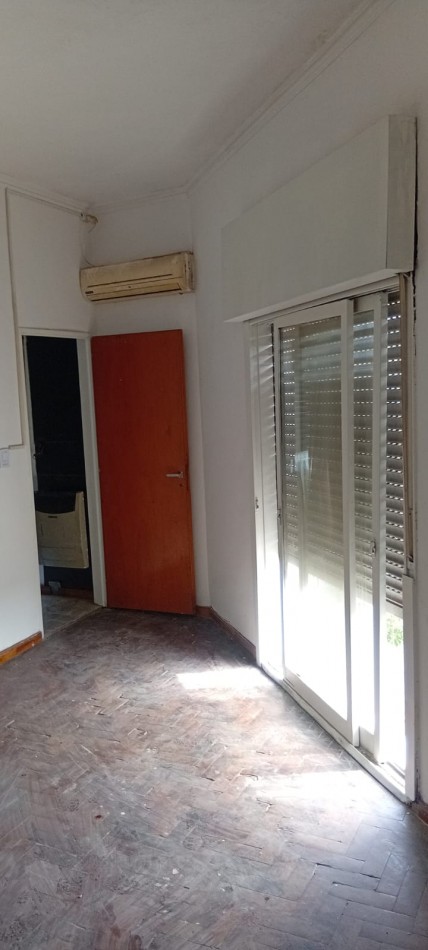 Montiel 2000. Departamento 3 ambientes al frente.