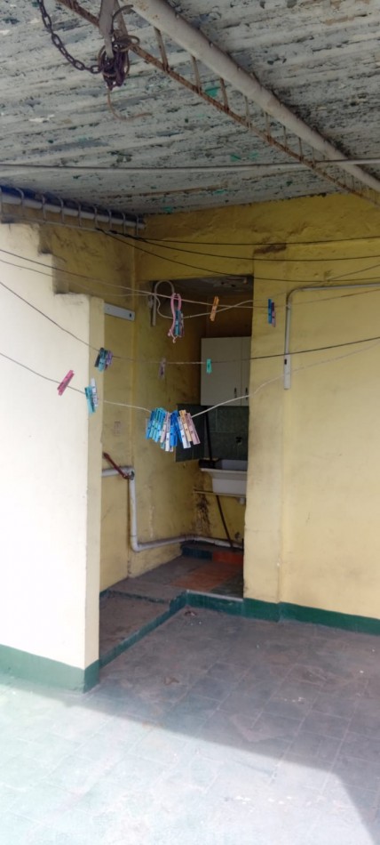 Montiel 2000. Departamento 3 ambientes al frente.