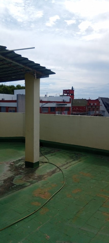 Montiel 2000. Departamento 3 ambientes al frente.