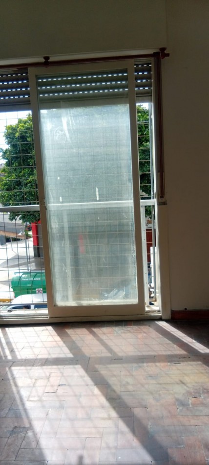 Montiel 2000. Departamento 3 ambientes al frente.