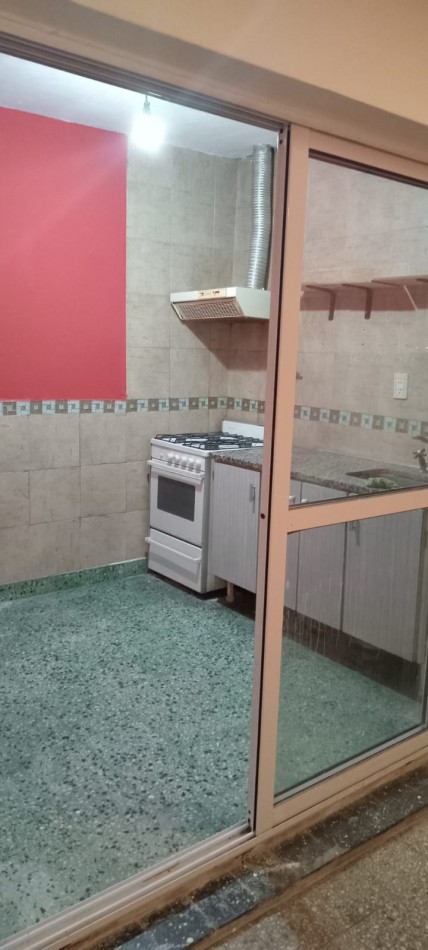 Carhue 1200. PH 3 ambientes planta baja contrafrente.