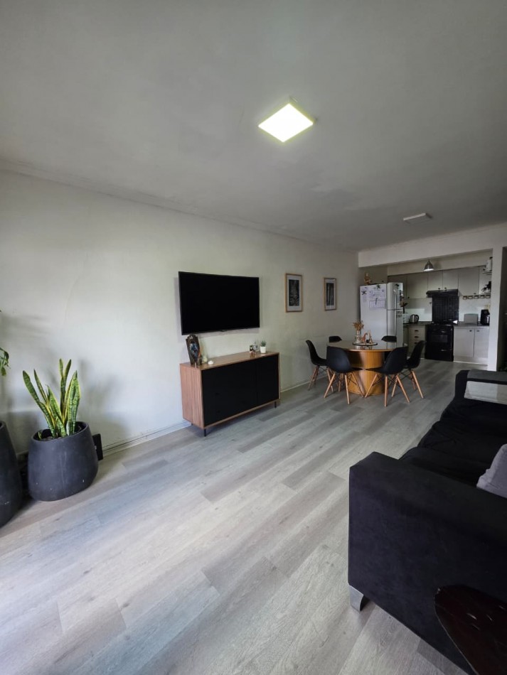 Carhue 1300. PH 3 ambientes.