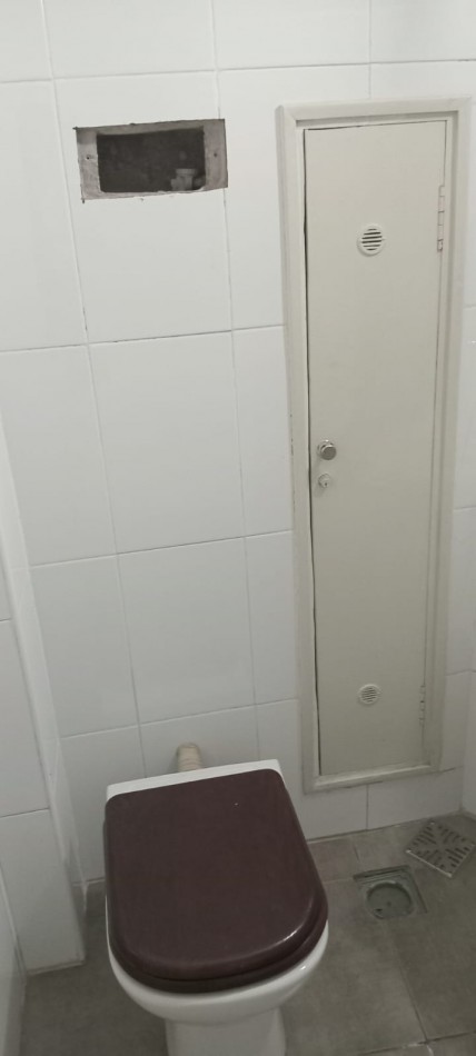 Ramon L. Falcon 6200. Departamento 3 ambientes al frente con balcon.