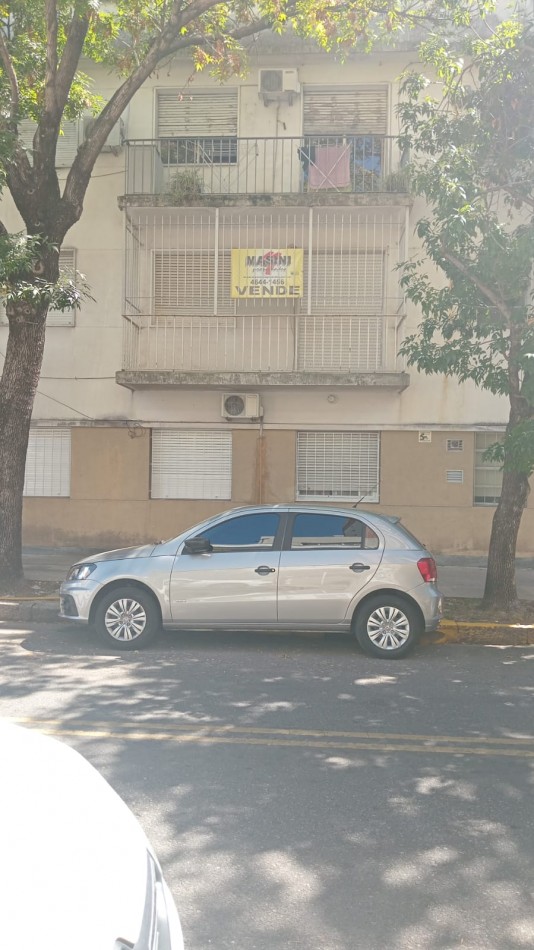 Ramon L. Falcon 6200. Departamento 3 ambientes al frente con balcon.