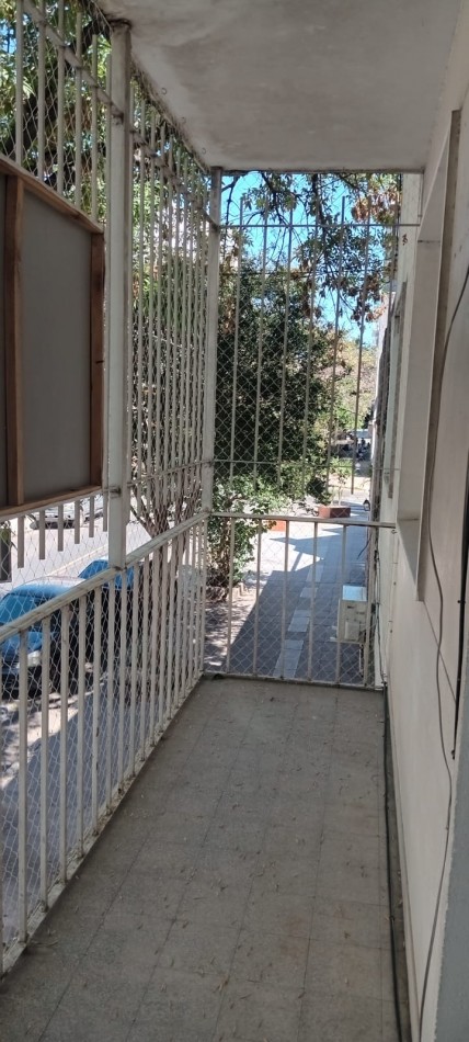 Ramon L. Falcon 6200. Departamento 3 ambientes al frente con balcon.