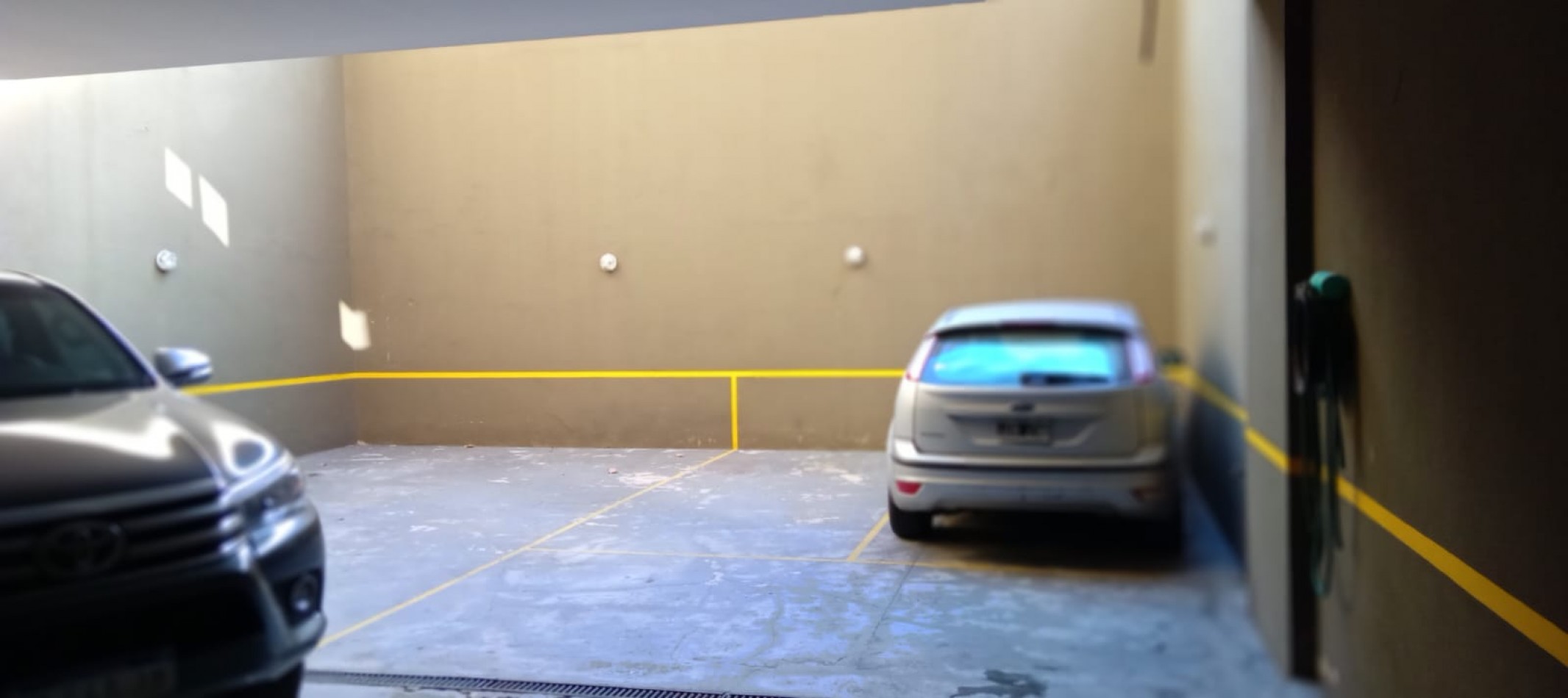 Ramon Falcon 5500. Departamento 3 ambientes con cochera descubierta y baulera,