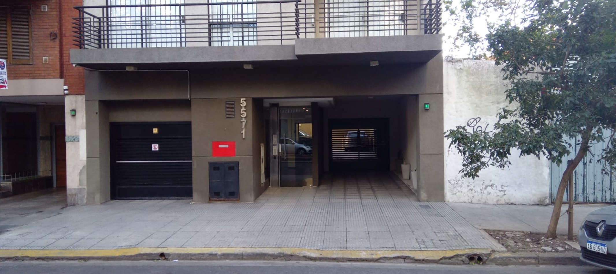 Ramon Falcon 5500. Departamento 3 ambientes con cochera descubierta y baulera,