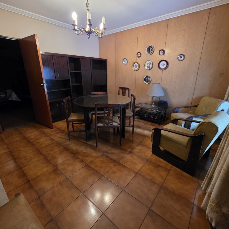 Pizarro 6900. Casa 3 ambientes.